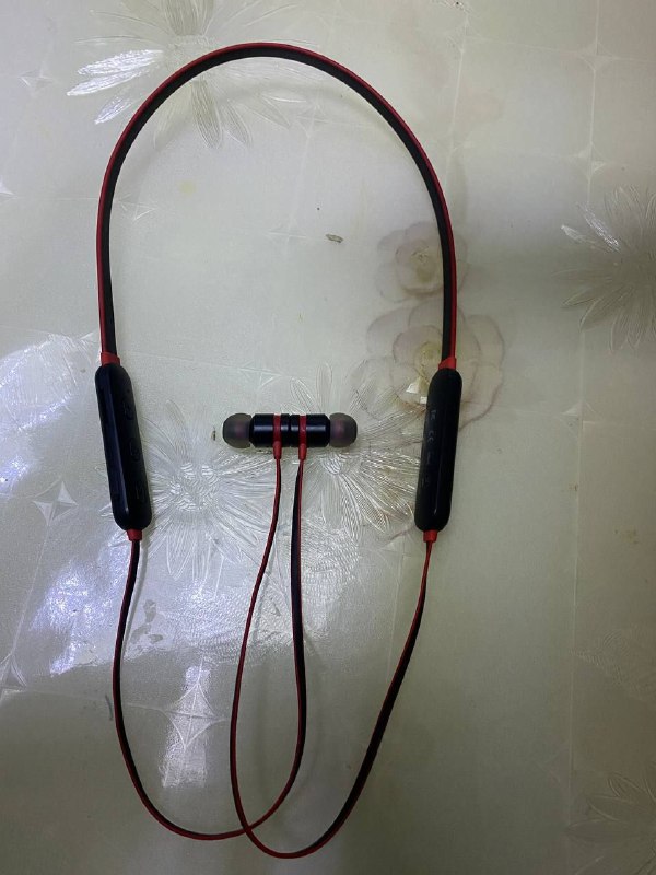 #推设备我的挂脖蓝牙耳机 用的安卓手机，现在最喜欢听《Dogs Original Version》